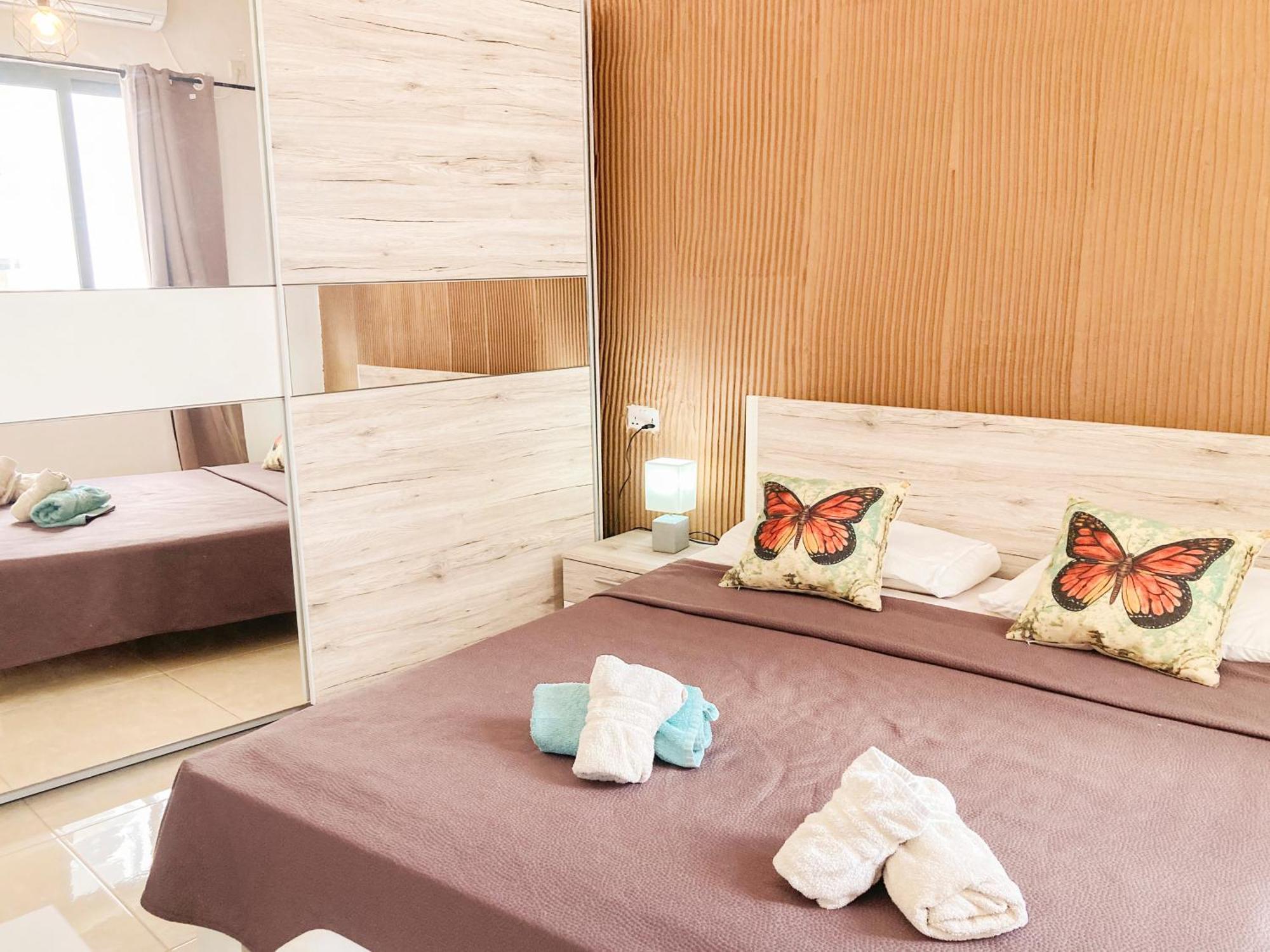 Xl Central Home - Sleeps 10 People Pietà 외부 사진
