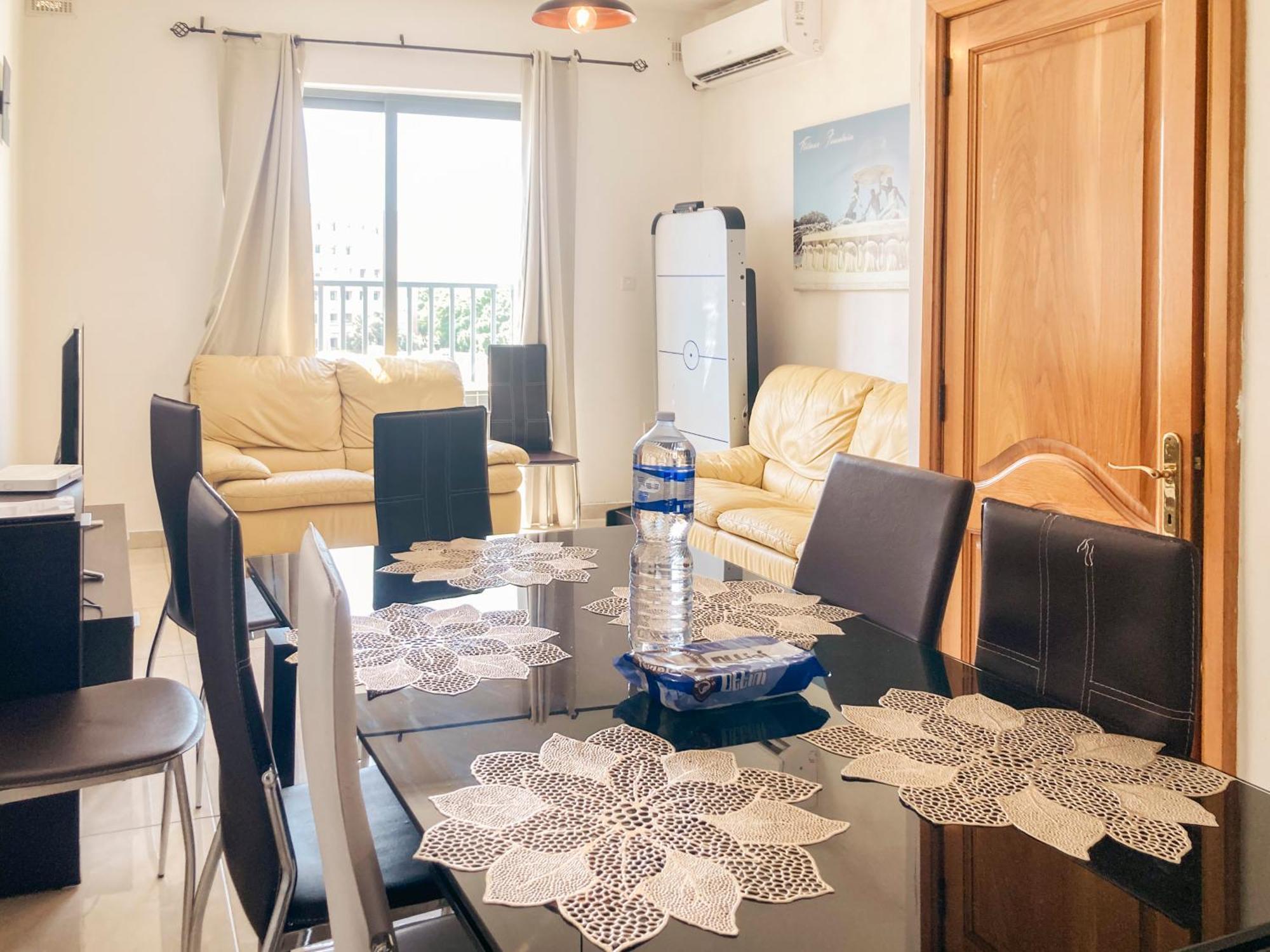 Xl Central Home - Sleeps 10 People Pietà 외부 사진