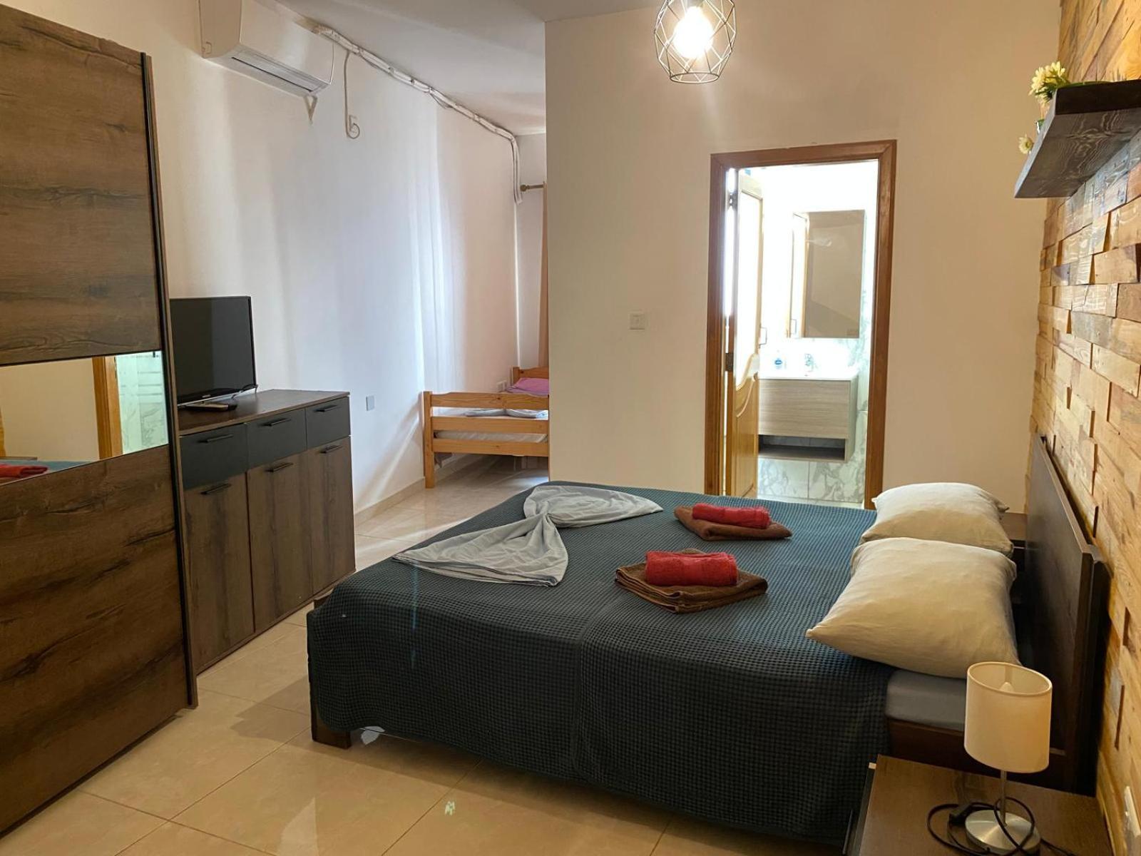 Xl Central Home - Sleeps 10 People Pietà 외부 사진