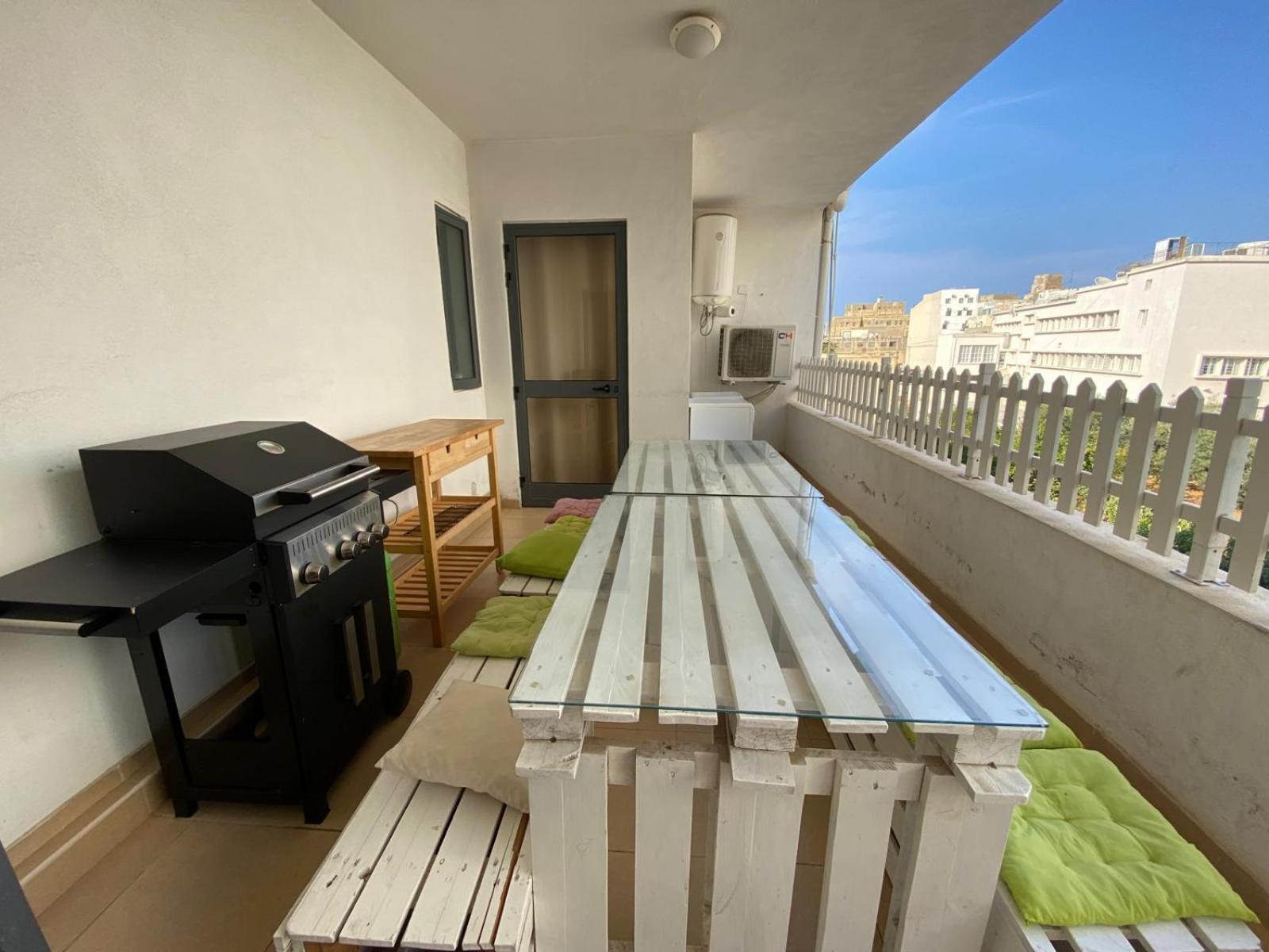 Xl Central Home - Sleeps 10 People Pietà 외부 사진